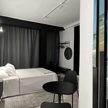 Апартаменты Dama Modern & Luxury Малага Экстерьер фото